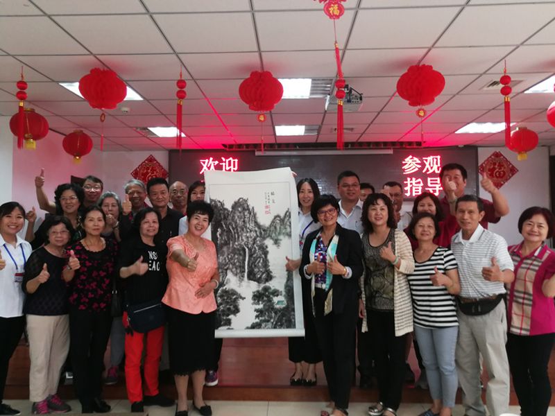 合影留念（国奥村社区）