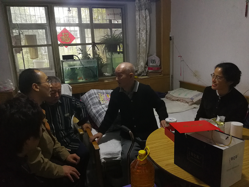 副区长张鑫与黄埔老人石中坚拉家常缅怀过往历史畅谈“黄埔精神”