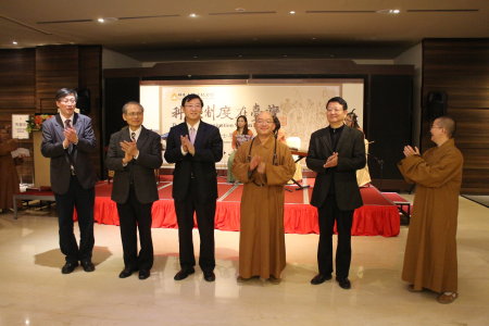 全国台联会长汪毅夫、北京市台联党组书记王兰栋、副会长郑大,佛光山住持心保法师、佛光山佛陀纪念馆馆长如常法师、金马台澎两岸交流协会会长的苏进强,以及来自两岸各界的嘉宾近百人出席了开幕式